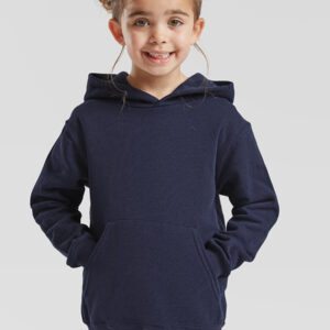 Bambina sorridente con felpa blu scuro personalizzabile, ideale per stampa logo aziendale o grafica promozionale.