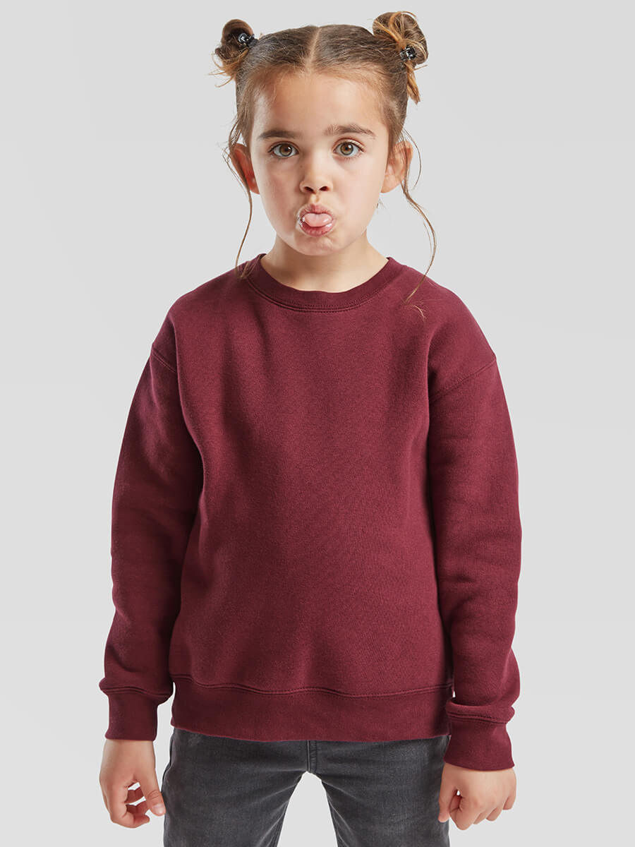 Bambina con felpa bordeaux personalizzabile, perfetta per stampa logo aziendale o grafica unica. Abbigliamento promozionale online.